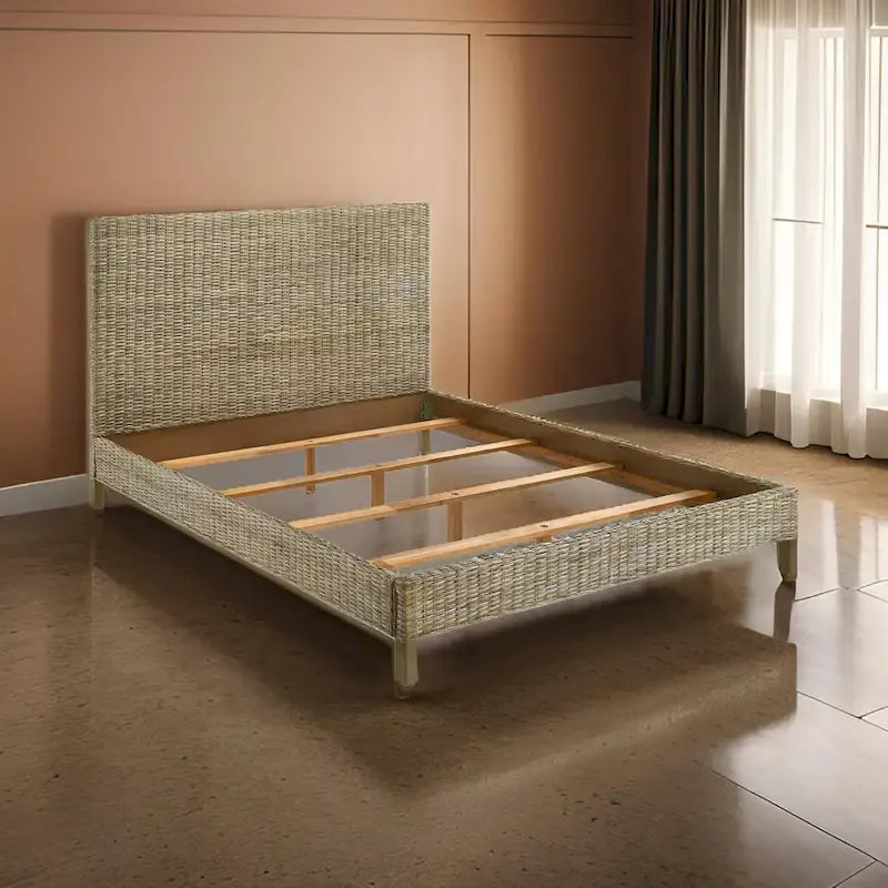 Grand lit, design tressé en rotin, tête de lit à panneaux, acajou gris